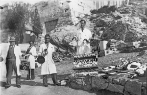 ΜΙΚΡΟΠΩΛΗΤΕΣ ΣΤΗΝ ΑΚΡΟΠΟΛΗ