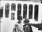 Η ΑΝΘΗ ΓΕΝΝΑΔΕΙΟΥ ΚΑΙ Η ΚΥΡΙΑ SCOGGIN