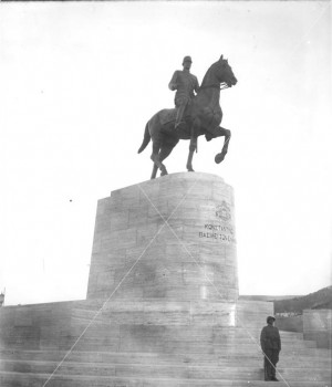 ΤΟ ΑΓΑΛΜΑ ΤΟΥ ΒΑΣΙΛΙΑ ΚΩΝΣΤΑΝΤΙΝΟΥ Α΄ ΣΤΟ ΠΕΔΙΟ ΤΟΥ ΑΡΕΩΣ Image