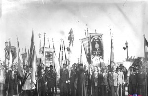 ΤΑ ΑΠΟΚΑΛΥΠΤΗΡΙΑ ΤΟΥ ΑΓΑΛΜΑΤΟΣ ΤΟΥ ΒΑΣΙΛΙΑ ΚΩΝΣΤΑΝΤΙΝΟΥ Α΄ ΣΤΟ ΠΕΔΙΟ ΤΟΥ ΑΡΕΩΣ
