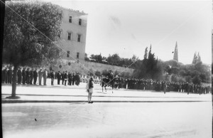 Ο ΒΑΣΙΛΙΑΣ ΠΑΥΛΟΣ ΕΦΙΠΠΟΣ ΠΑΡΑΚΟΛΟΥΘΕΙ ΠΑΡΕΛΑΣΗ