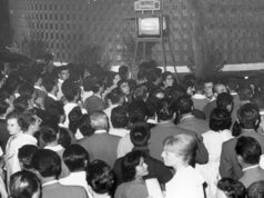 ΖΩΗ ΜΑΣ ΣΕ ΡΙΠΛΕΪ, Η